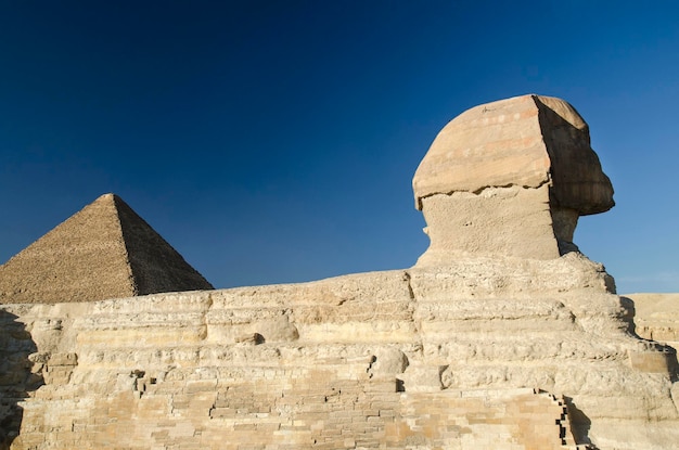 Sphinx et grande pyramide de Gizeh