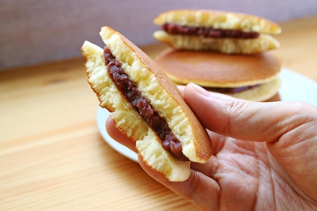 Photo le split dorayaki, une célèbre crêpe japonaise