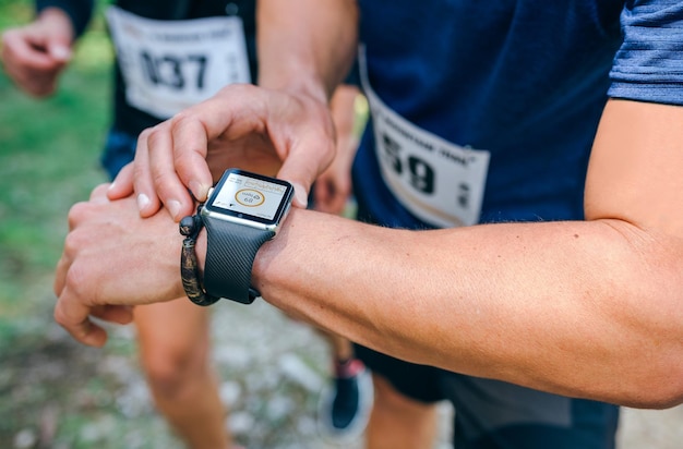 Sportif à la recherche d'une smartwatch