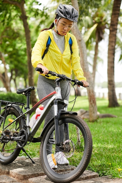 Sportive à vélo dans le parc