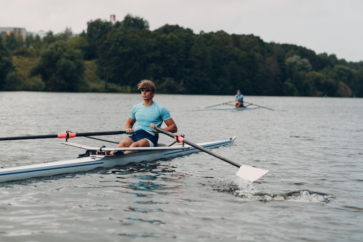 Photo sportsman seul homme rameur aviron sur bateau