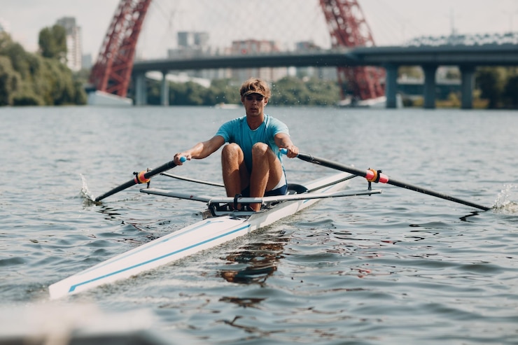 Photo sportsman seul homme rameur aviron sur bateau