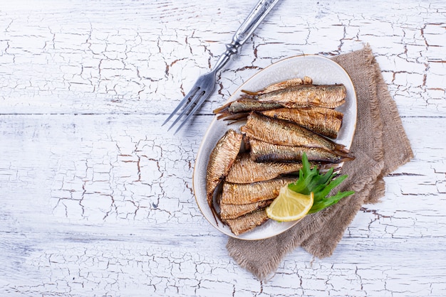 Sprats fumés en conserve à l'huile