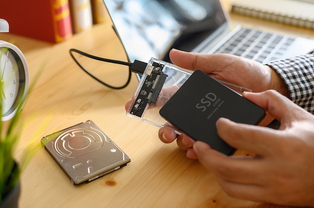 SSD et ordinateur portable, lecteur à état solide avec connexion SATA 6 Go