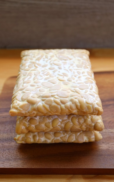 Photo stack of tempeh une source de protéines et de fibres végétales élevées issues du soja fermenté