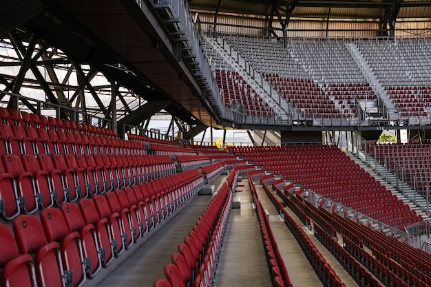 Stade sans spectateurs pendant le match pendant le coronavirus