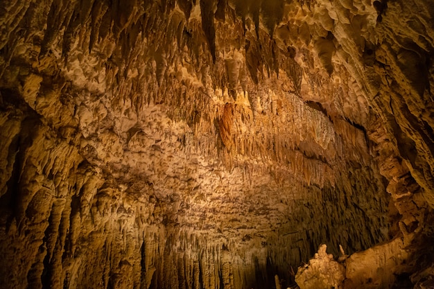 Stalactite Des Formations Rocheuses Du Lac à Gyokusendo