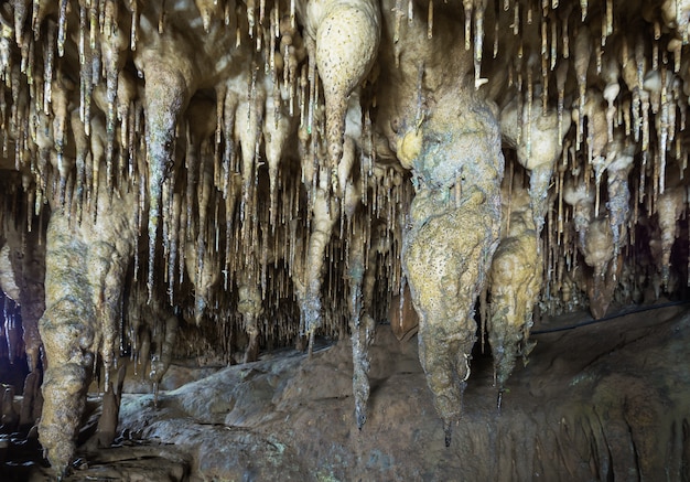 stalactites et stalagmites des grottes