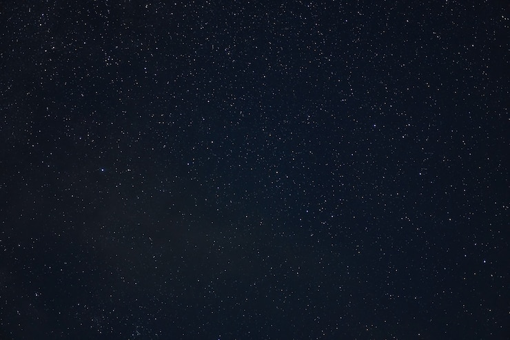 Star night galaxy stars space dust dans l'univers, photographie longue exposition, avec grain.