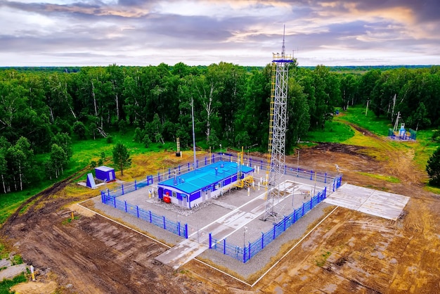 Station de distribution de gaz naturel du gazoduc principal Vue d'en haut Type d'objet de gazéification le jour d'été