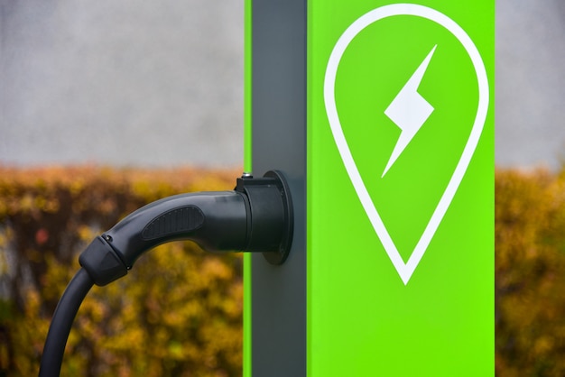 Station de recharge en ville pour voitures électriques