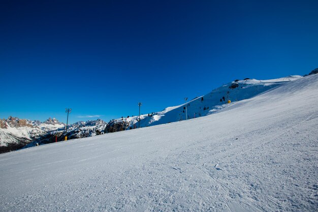 Station de ski des montagnes d'hiver des Dolomités