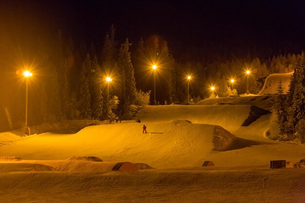 Station de ski la nuit