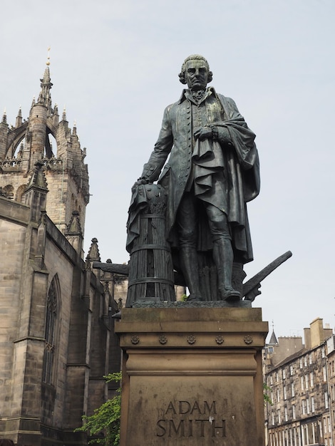 Statue d'Adam Smith à Édimbourg