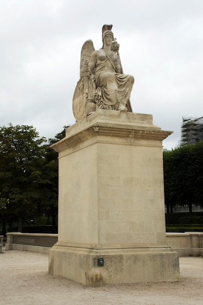 Statue d'allégorie de la France victorieuse au Carrousel Arc de Triomphe ou Arc de Triomphe du Carrousel près du Musée du Louvre ou du Musée du Grand Louvre à Paris France