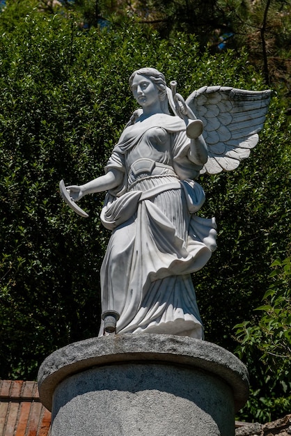 Statue d'ange blanc