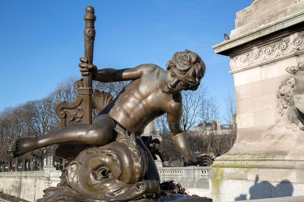 Statue au Pont Pont Alexandre III Paris France