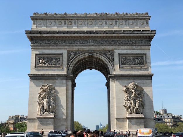 Statue d'un bâtiment historique contre le ciel