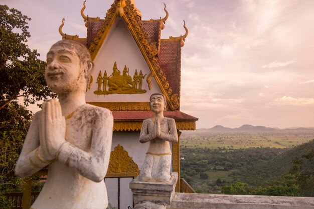 Photo statue de bouddha contre le ciel