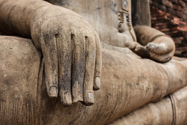 Statue de Bouddha main close up detail