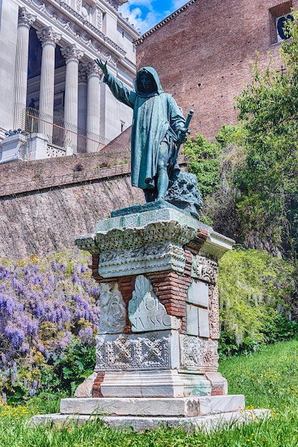 Statue en bronze de Cola di Rienzo, homme politique médiéval italien et leader populaire, Rome, Italie