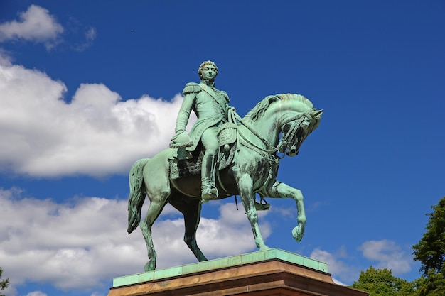 La statue dans le parc du Palais Royal à Oslo Norvège