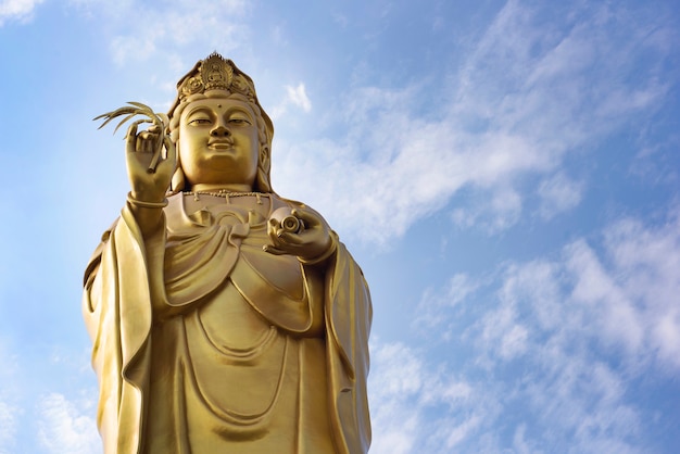 Statue de la déesse de Guanyin Tenez-vous droit et tenez-vous droit