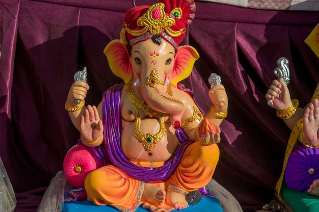 Statue du dieu hindou Ganesha lors d'un atelier