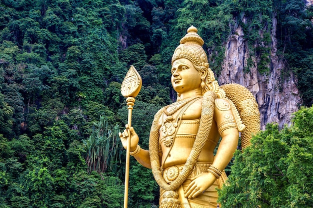 Statue du dieu hindou Murugan à la grotte de Batu à Kuala Lumpur en Malaisie