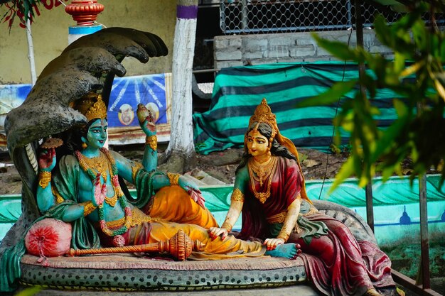 statue du dieu Vishnu et de la déesse Laxmi sur Shesh Naag