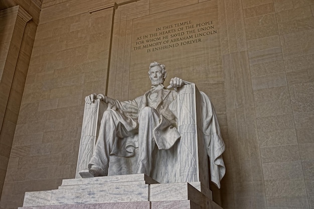 Statue du président Abraham Lincoln à Washington DC, États-Unis. Il a été sculpté par Daniel Chester French et sculpté par les frères Piccirilli. La statue a été dévoilée en 1922.