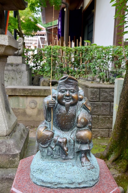 La statue d'Ebisu, le dieu des pêcheurs ou des marchands, est les sept dieux de la fortune communément appelés en anglais les sept dieux chanceux sont les sept dieux de la bonne fortune dans la mythologie et le folklore japonais