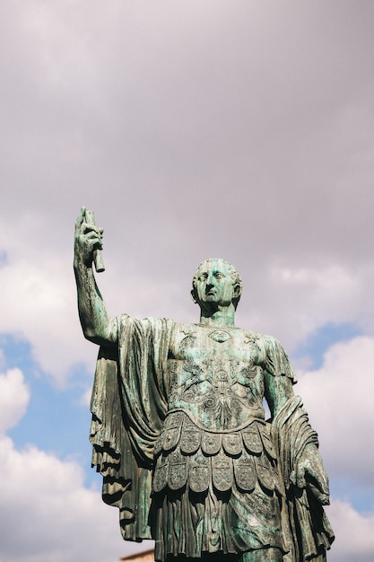 Statue de l'empereur Marcus Nerva à Rome, Italie