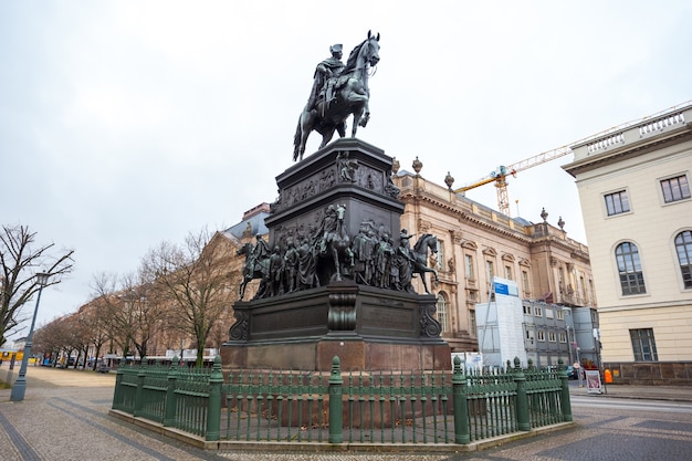 Statue équestre Frédéric le Grand à Berlin en Allemagne.