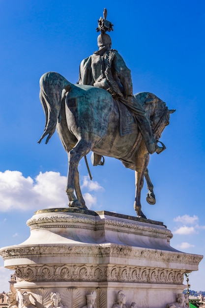 Statue équestre de Vittorio Emanuele II sur Vittoriano (Autel de la Patrie) à Rome, Italie