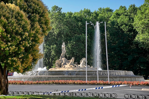 Photo statue sur une fontaine du dieu romain des océans neptune