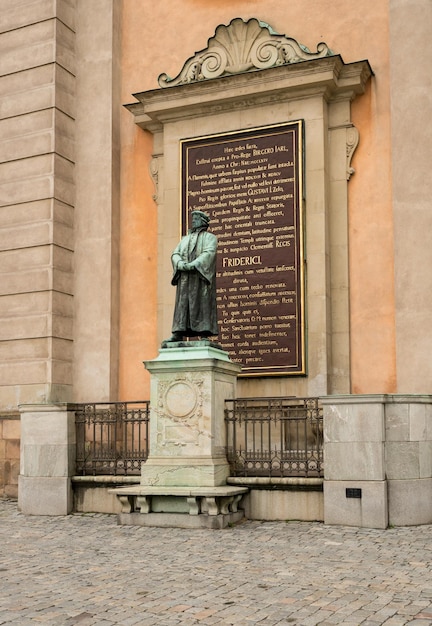 Statue de Friderici par le Palais Royal de Stockholm