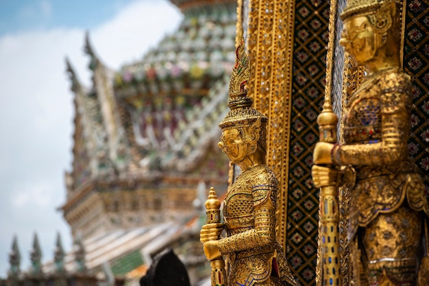 Statue de gardien géant au Wat Phra Kaew Grand Palais Bangkok Thaïlande