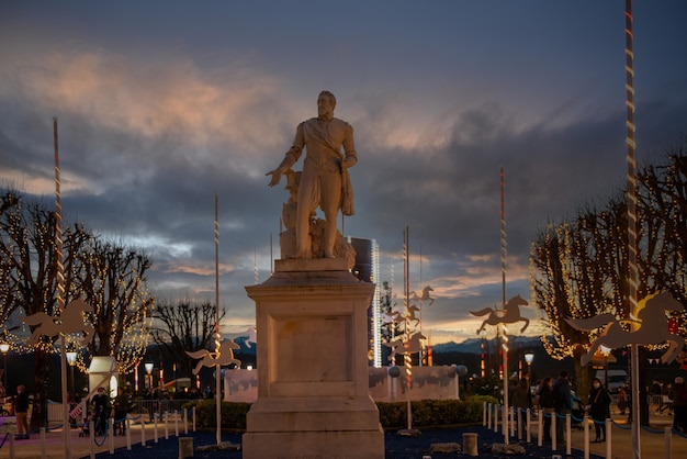 Photo la statue d'henri iv par la ville de pau