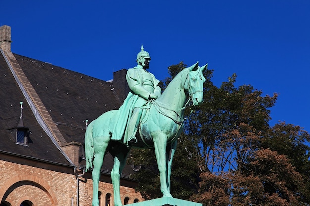 La statue de Kaiserpfalz à Goslar Allemagne