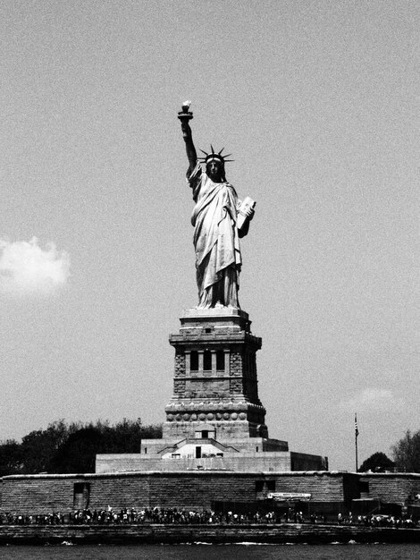 Photo la statue de la liberté contre le ciel