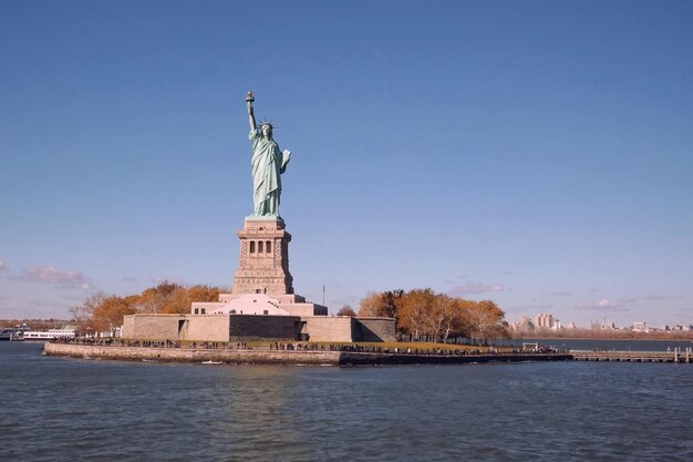 La statue de la liberté contre le ciel