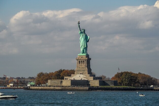 La Statue De La Liberté Sur L'île De La Liberté