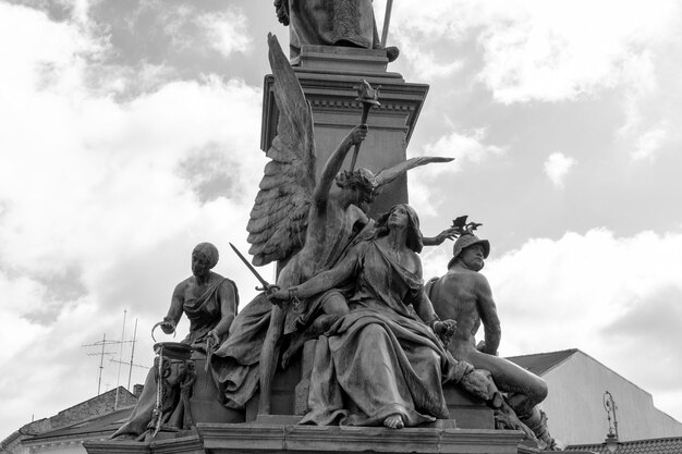 Statue de la liberté sur le parc de la réconciliation d'Arad Roumanie Europe