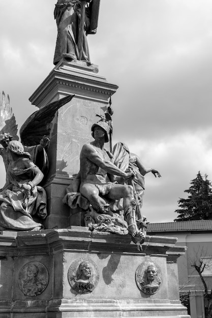 Statue de la liberté sur le parc de la réconciliation d'Arad Roumanie Europe