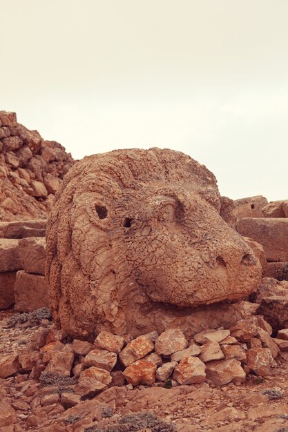 Statue sur le mont Nemrut en Turquie