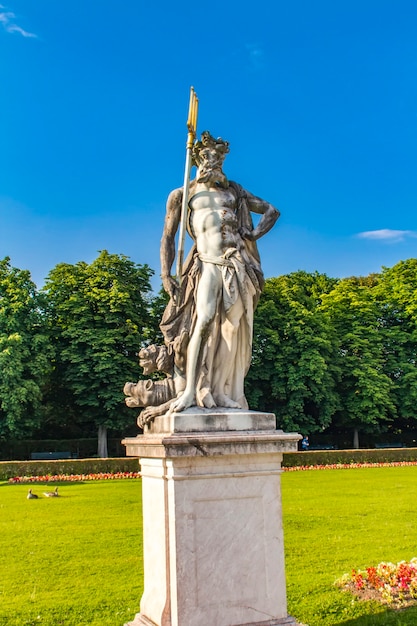 Statue de Neptune au palais Nymphenburg à Munich