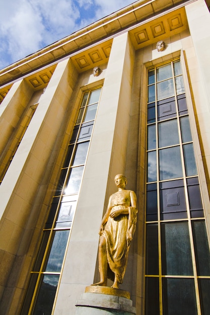 Statue en or du palais de Chaillot