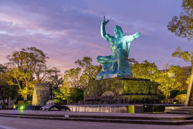 Statue de la paix dans le parc de la paix de Nagasaki Nagasaki Japon