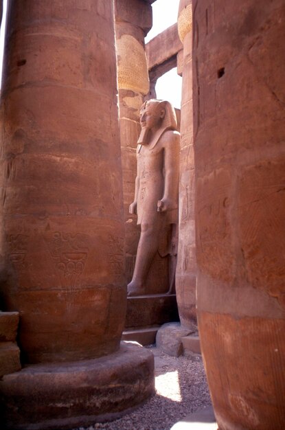 Statue de panejem au temple de Karnak